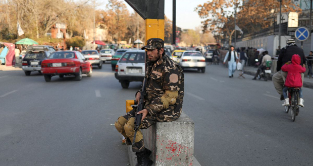 A Taliban fighter guards a street in Kabul, Afghanistan November 25, 2021. REUTERS/Ali Khara/