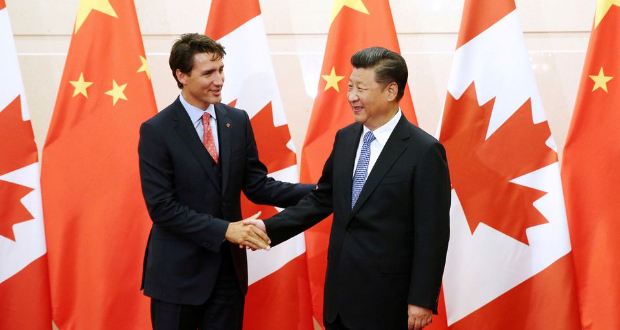 Chinese President Xi Jinping (R) shakes hands with Canadian Prime Minister Justin Trudeau ahead of their meeting at the Diaoyutai State Guesthouse in Beijing, China August 31, 2016. REUTERS/Wu Hong/Pool